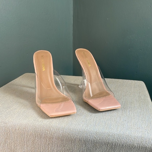 New , never worn Champagne stem stilettos , nude and clear in color - Picture 2 of 9